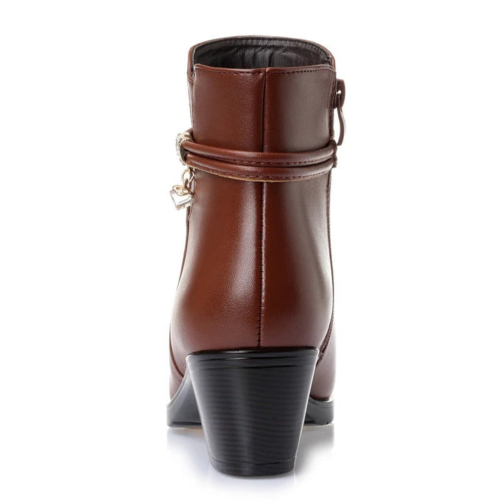 Frederika – Chic Winter Boots with Zipper Detail