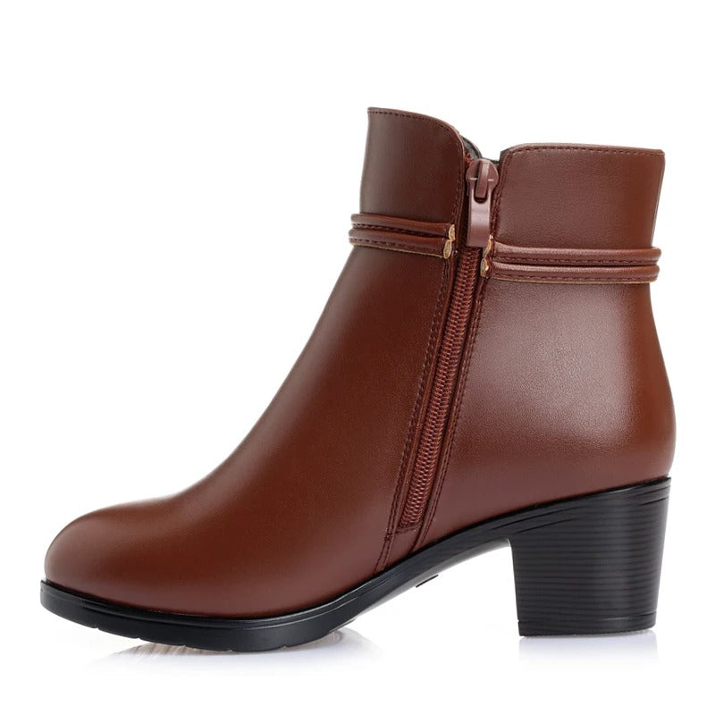 Frederika – Chic Winter Boots with Zipper Detail