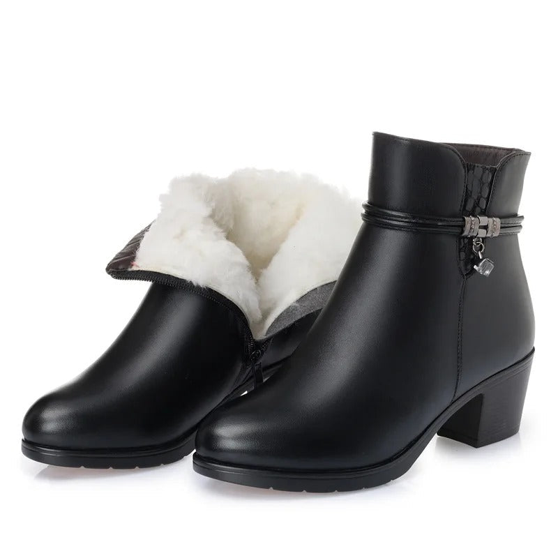 Frederika – Chic Winter Boots with Zipper Detail