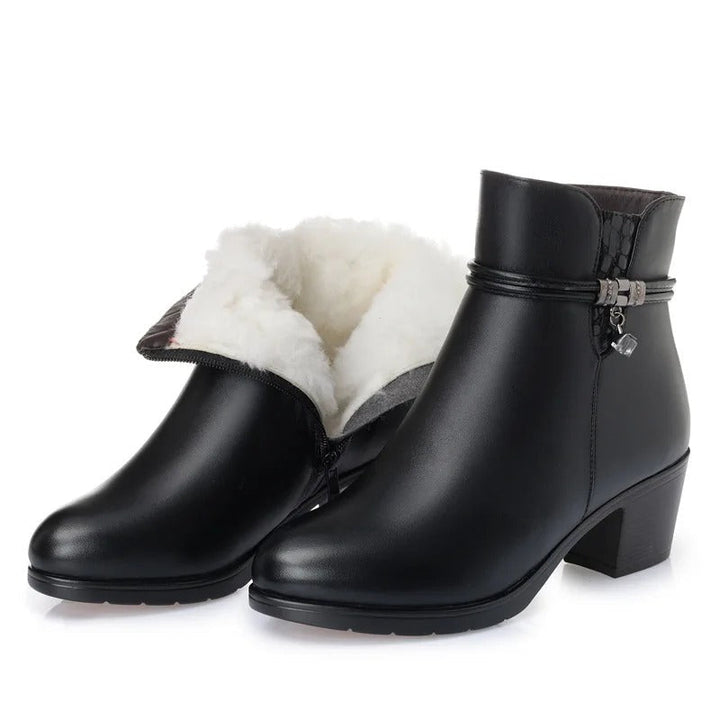 Frederika – Chic Winter Boots with Zipper Detail