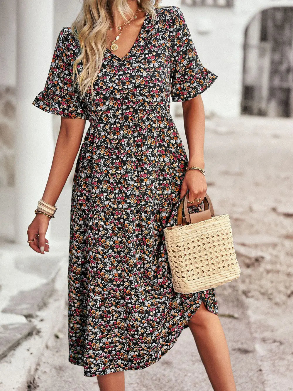 Layla™ – Chic V-Neck Floral Dress