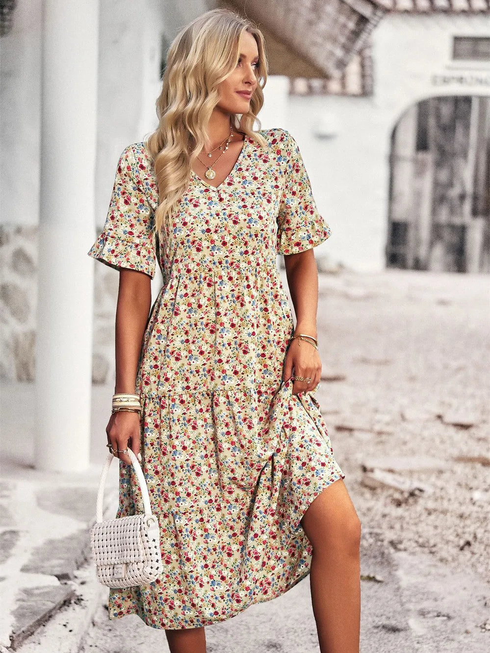 Layla™ – Chic V-Neck Floral Dress