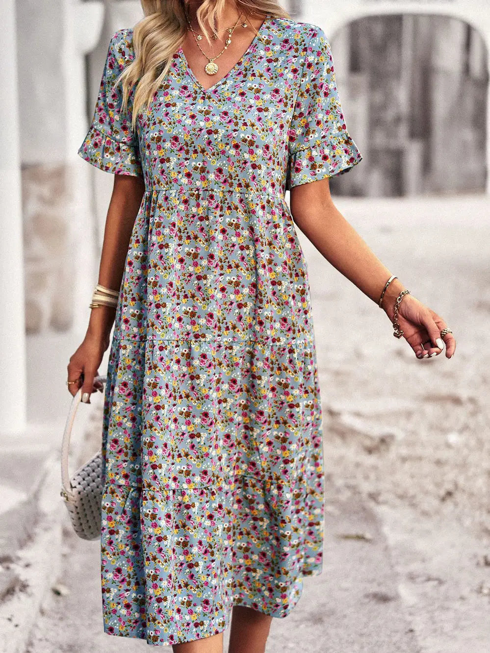Layla™ – Chic V-Neck Floral Dress